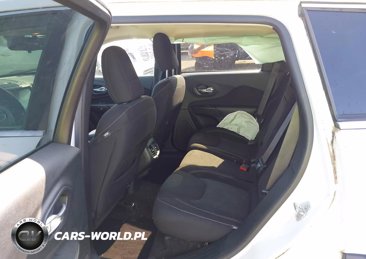 2016 Jeep Cherokee Latitude VIN:1C4PJMCB1GW345481 - 8