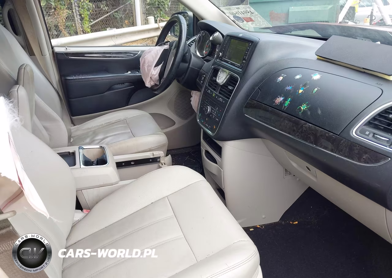 2014 Chrysler Town & Country Touring VIN:2C4RC1BG2ER409872 - 5