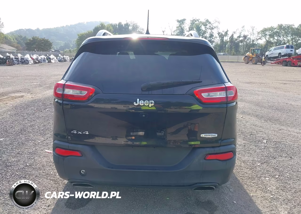 2017 Jeep Cherokee Latitude VIN:1C4PJMCS7HW562583 - 16