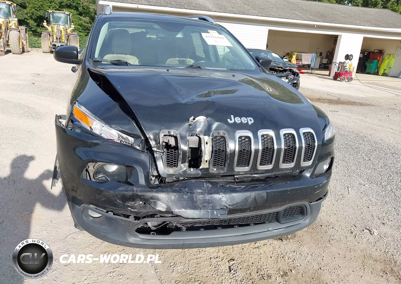 2017 Jeep Cherokee Latitude VIN:1C4PJMCS7HW562583 - 6