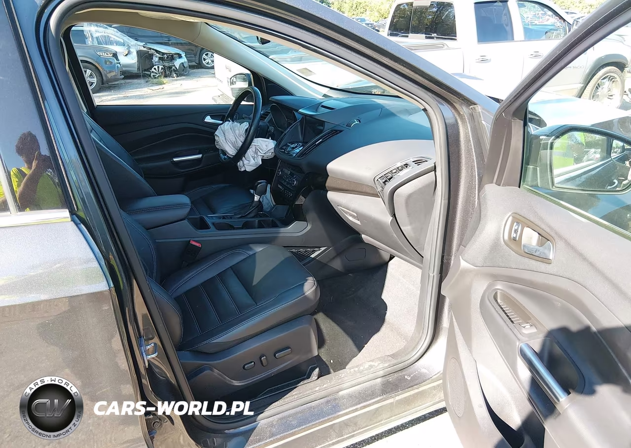2018 Ford Escape Titanium VIN:1FMCU0J95JUB82556 - 5