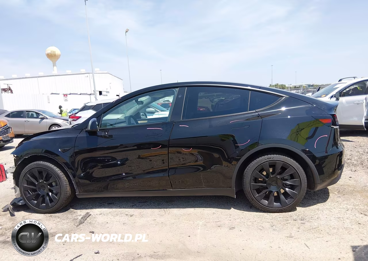 2024 Tesla Model Y Long Range Dual Motor All-Wheel Drive VIN:7SAYGAEE9RF090680 - 15
