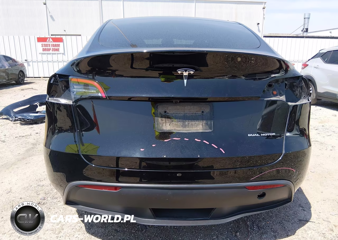 2024 Tesla Model Y Long Range Dual Motor All-Wheel Drive VIN:7SAYGAEE9RF090680 - 17