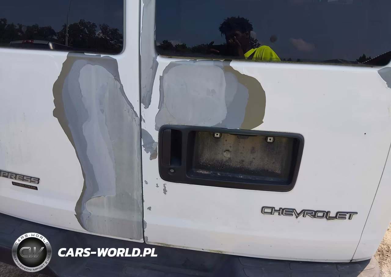 2005 Chevrolet Express Passenger VIN:1GAHG39U851263675 - 12