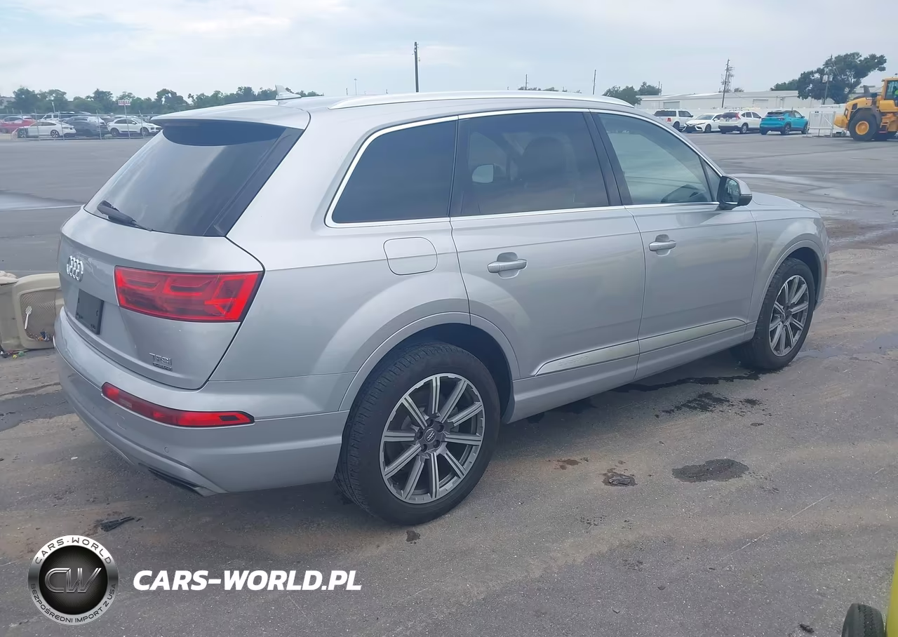 2017 Audi Q7 3.0T Premium VIN:WA1VAAF7XHD041389 - 4