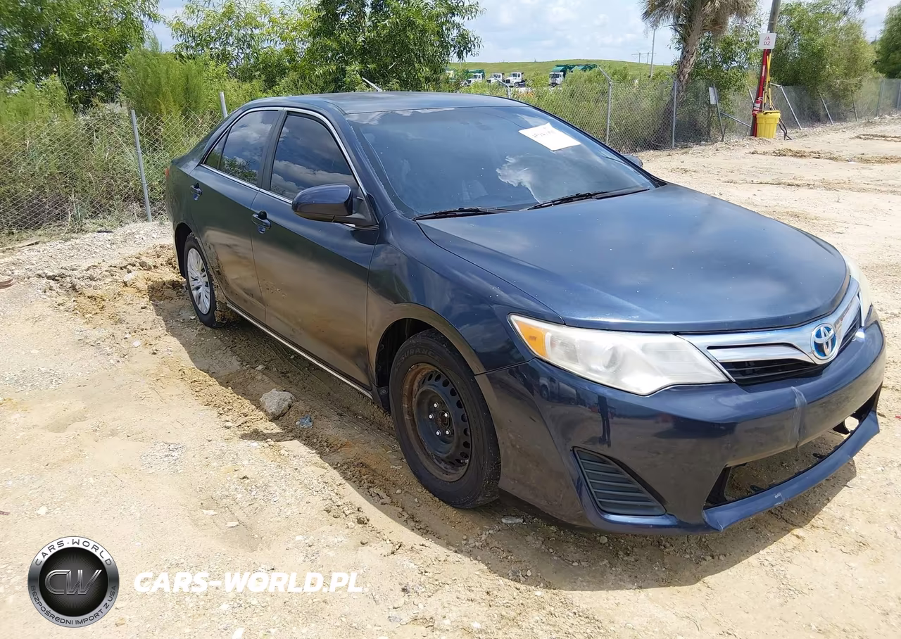 2014 Toyota Camry Hybrid Le – zdjęcie 1 z 16