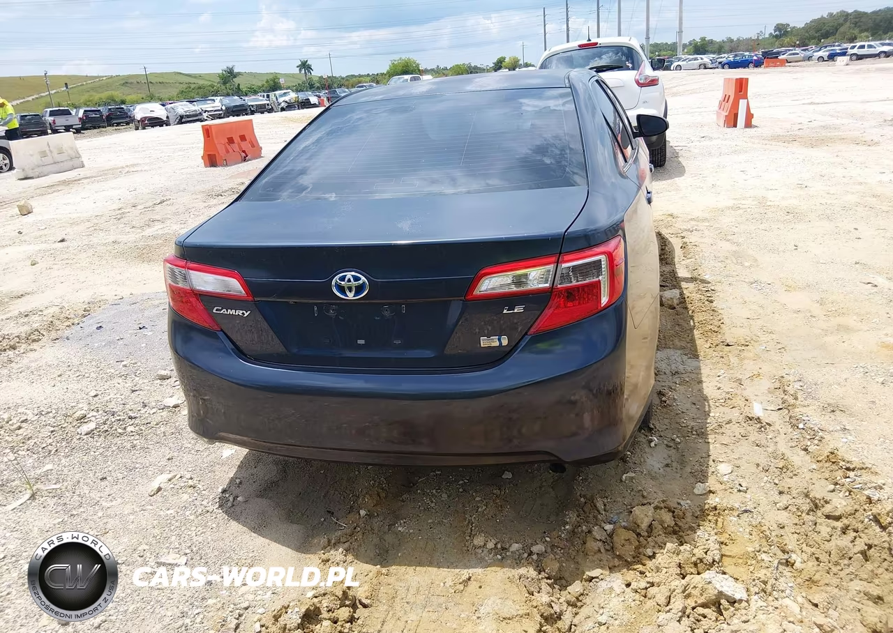 2014 Toyota Camry Hybrid Le VIN:4T1BD1FK9EU138921 - 16