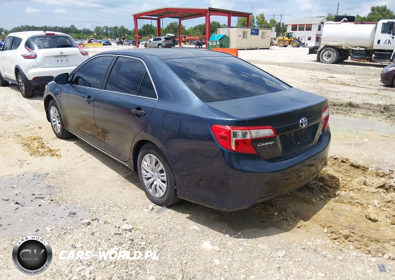 2014 Toyota Camry Hybrid Le VIN:4T1BD1FK9EU138921 - 3