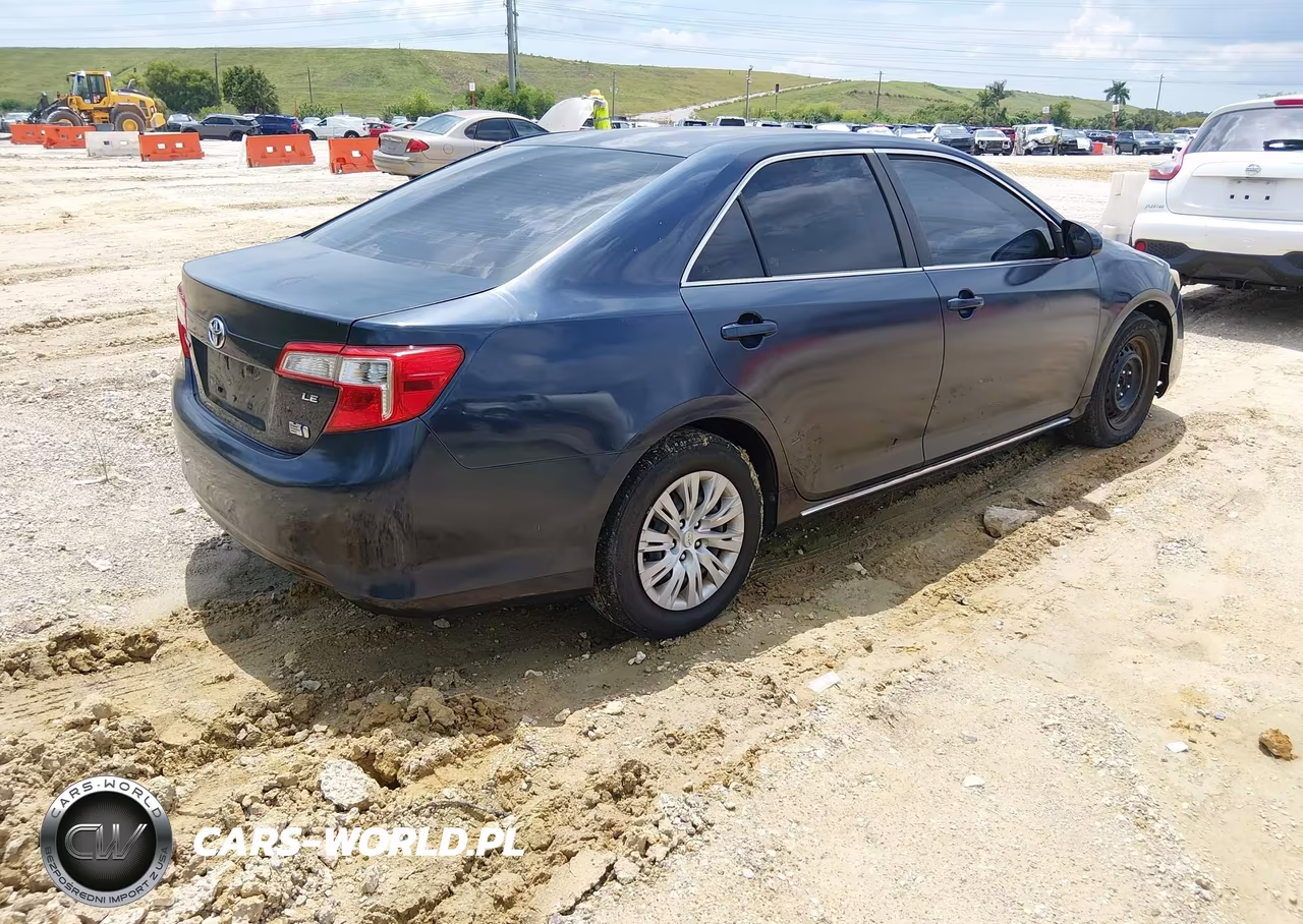 2014 Toyota Camry Hybrid Le VIN:4T1BD1FK9EU138921 - 4