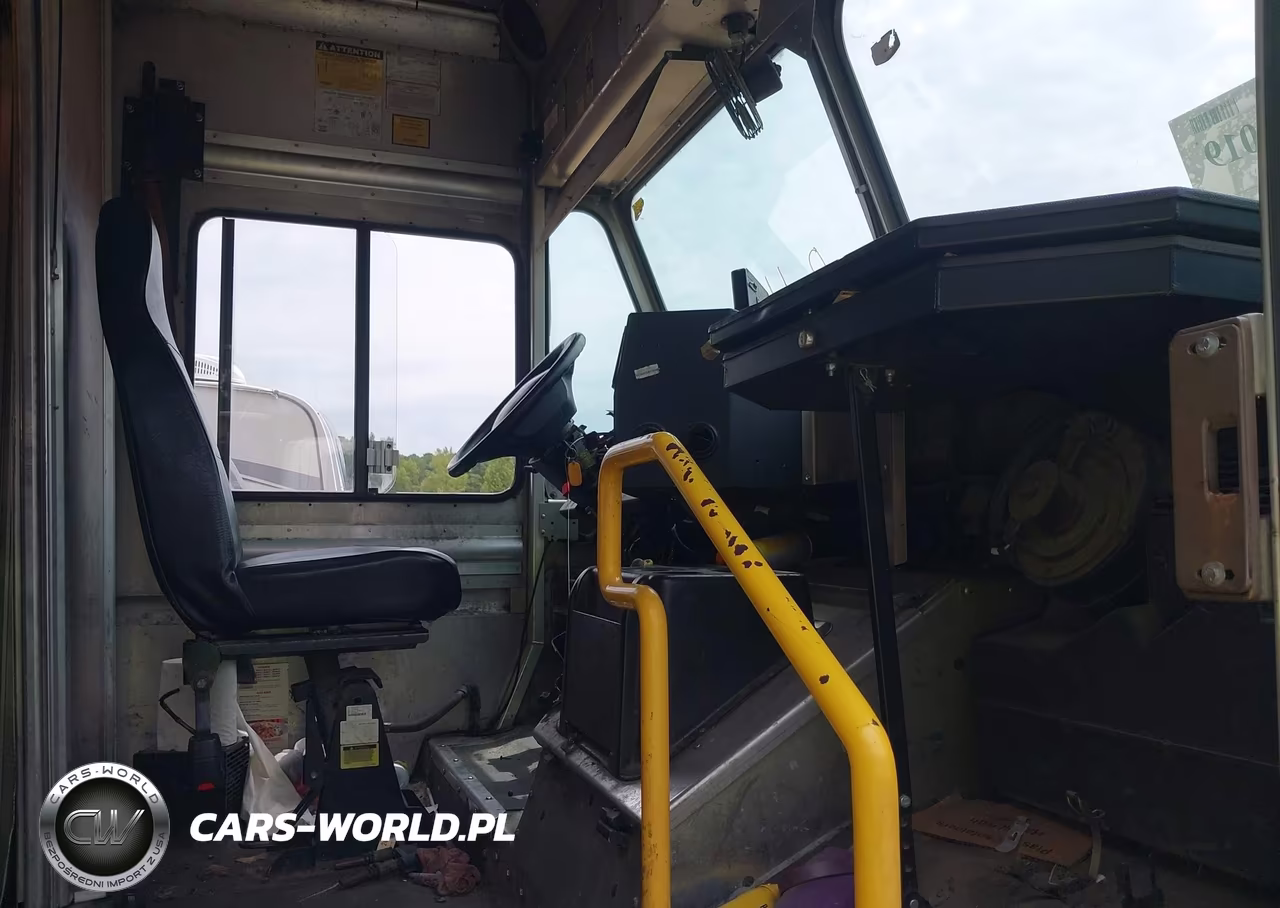 2016 Ford F-59 Commercial Stripped VIN:1F66F5KY6G0A03846 - 18