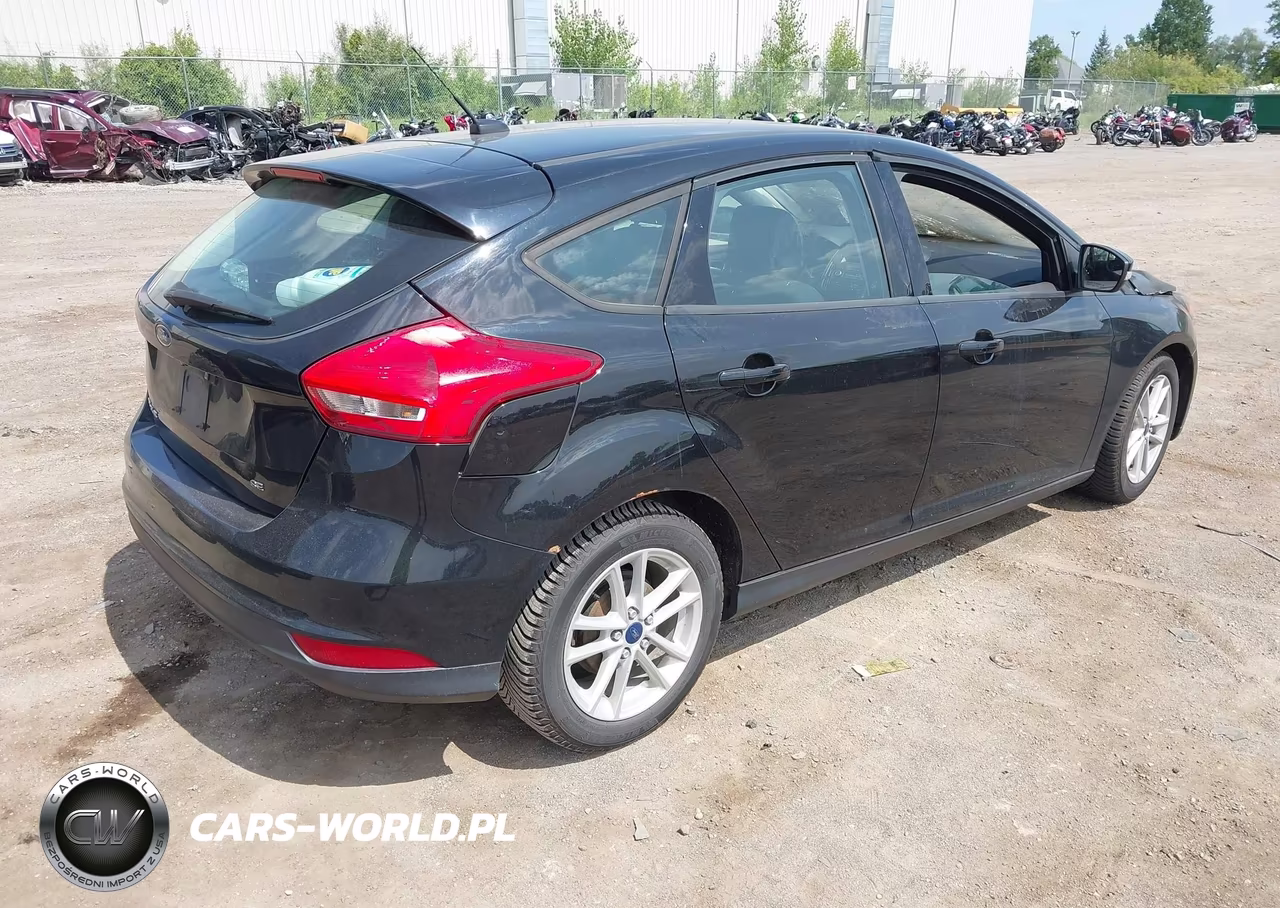 2018 Ford Focus Se VIN:1FADP3K25JL213609 - 4