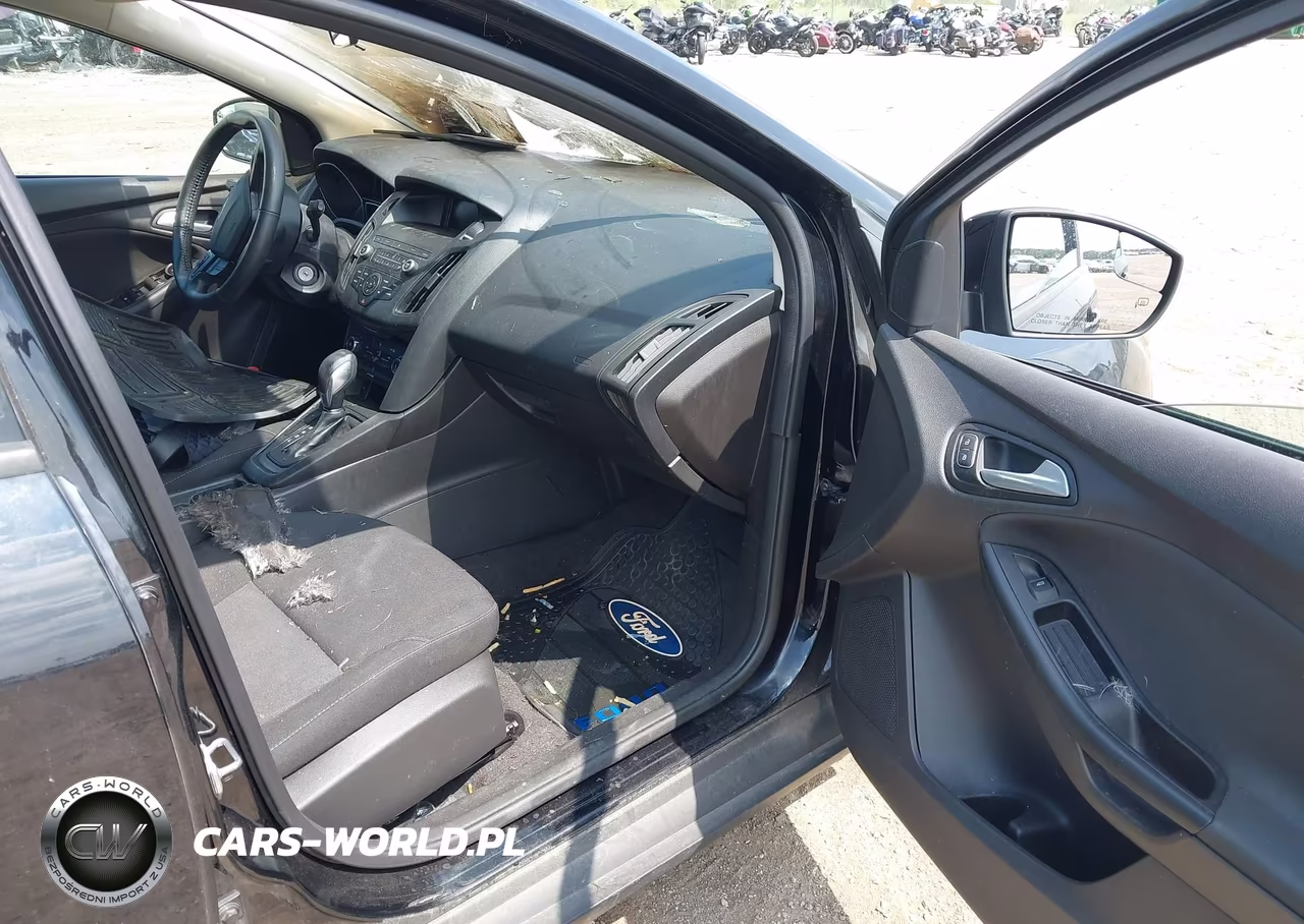 2018 Ford Focus Se VIN:1FADP3K25JL213609 - 5