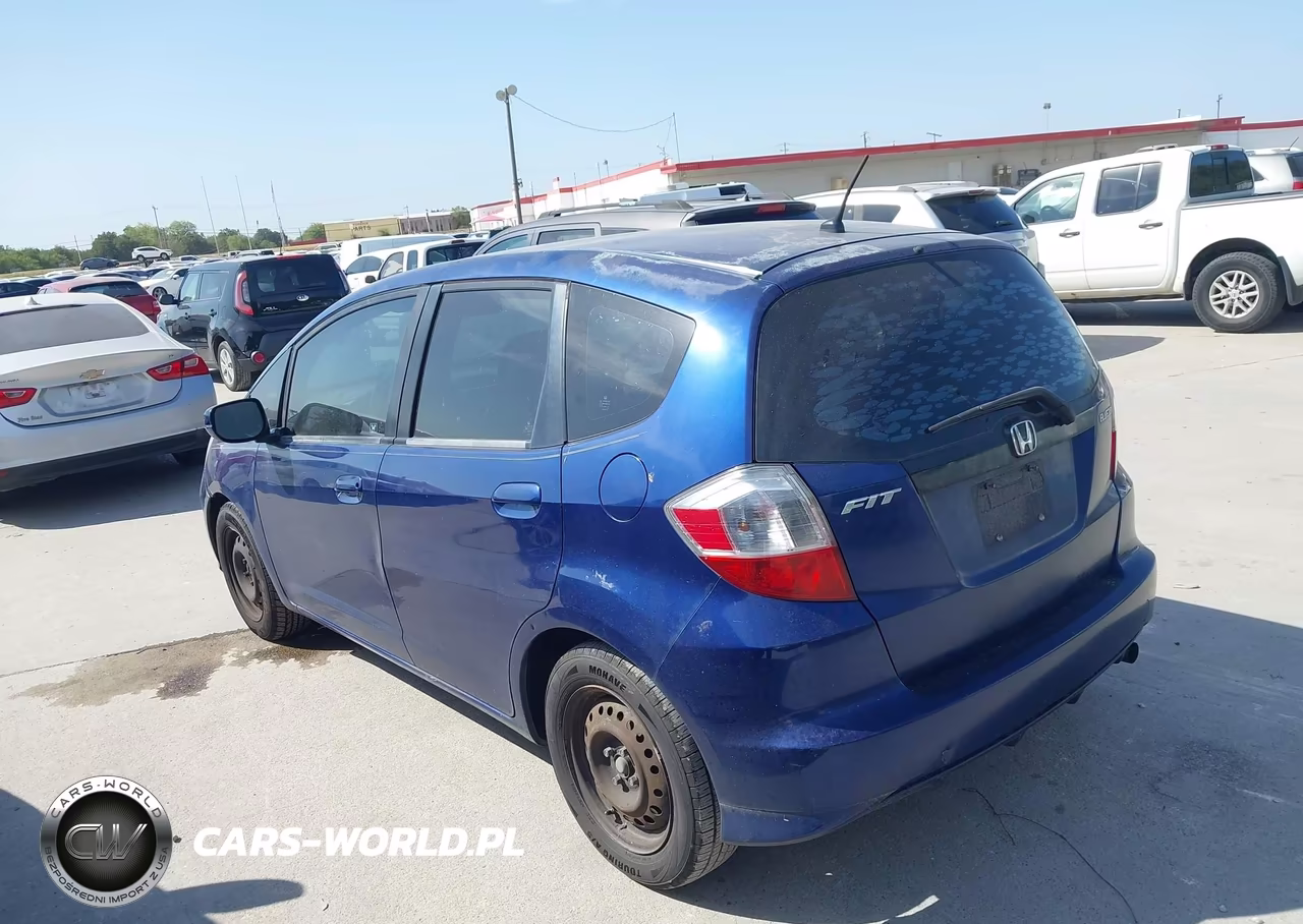 2013 Honda Fit VIN:JHMGE8H30DC057475 - 3