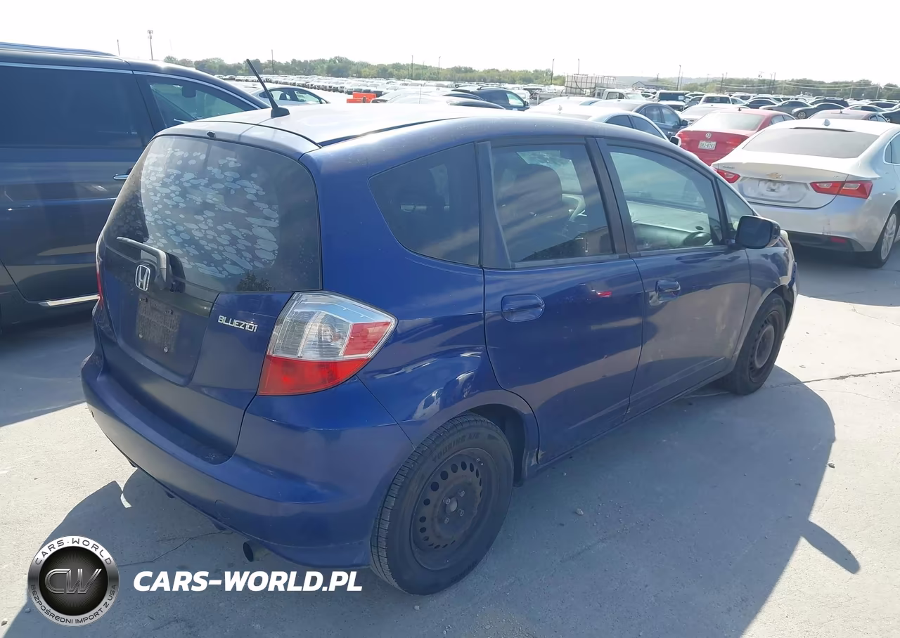 2013 Honda Fit VIN:JHMGE8H30DC057475 - 4