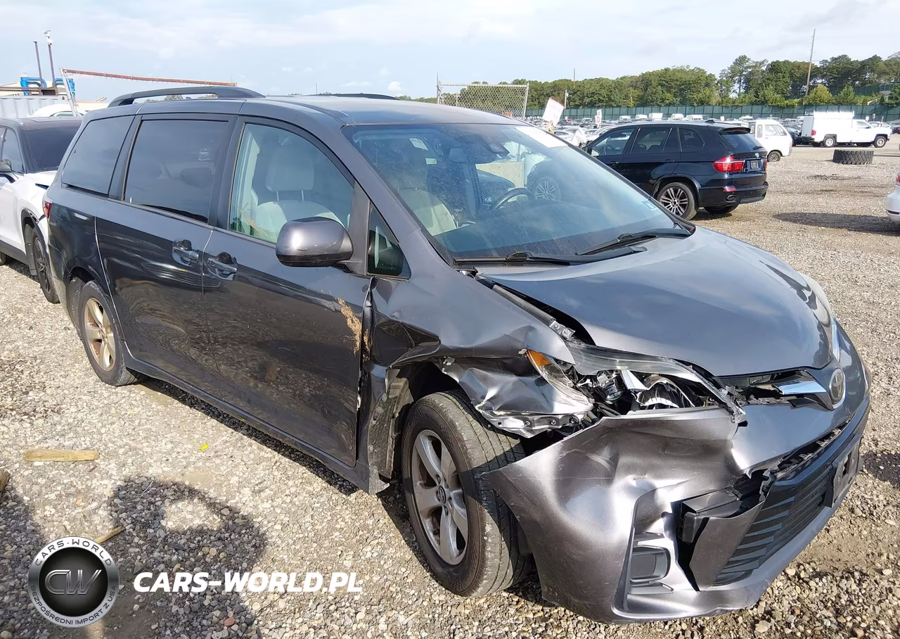 2018 Toyota Sienna Le 8 Passenger – zdjęcie 1 z 17