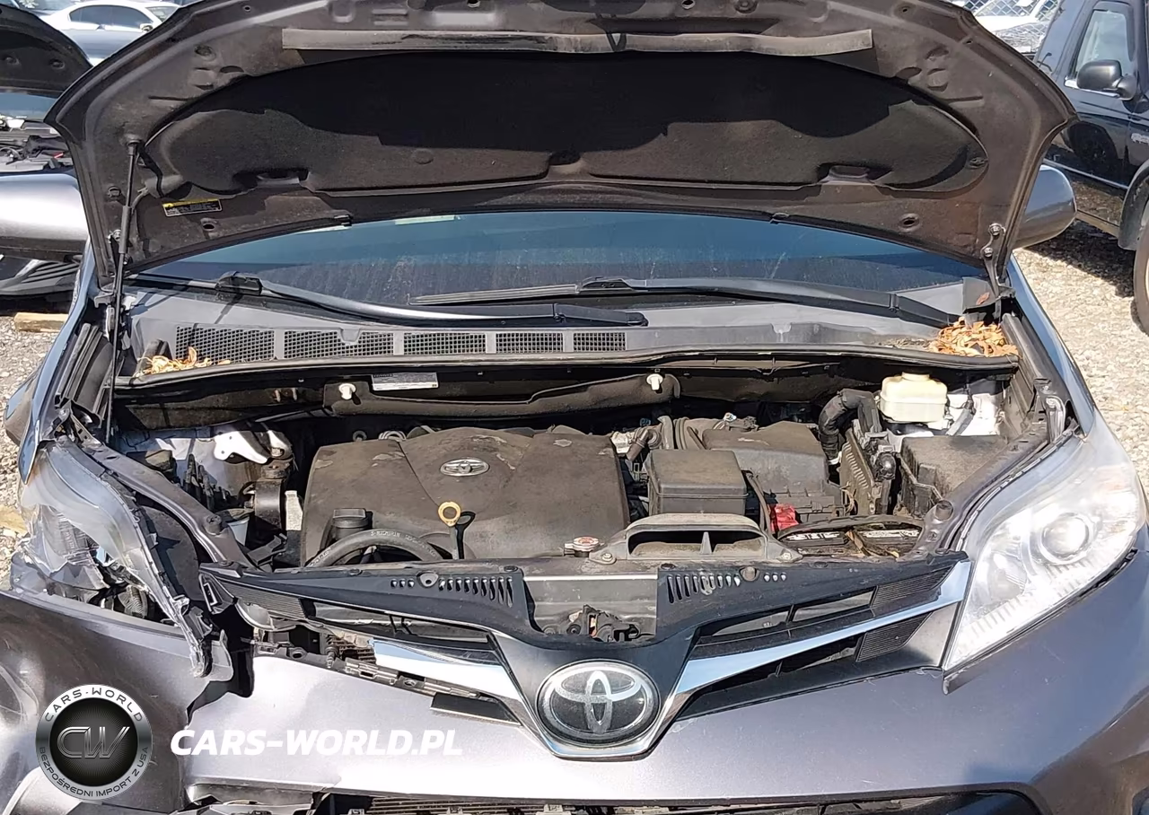 2018 Toyota Sienna Le 8 Passenger VIN:5TDKZ3DC8JS905010 - 10