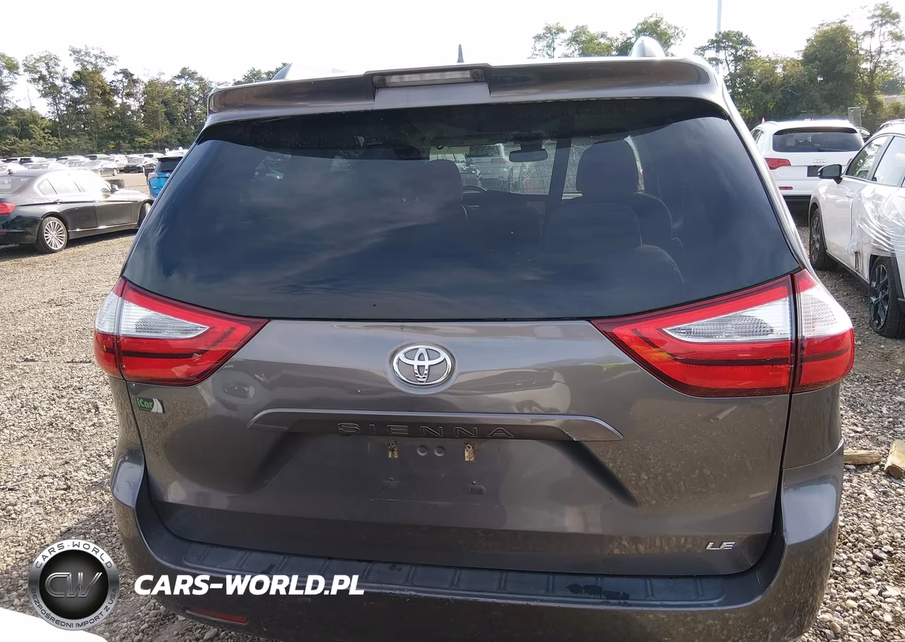 2018 Toyota Sienna Le 8 Passenger VIN:5TDKZ3DC8JS905010 - 16