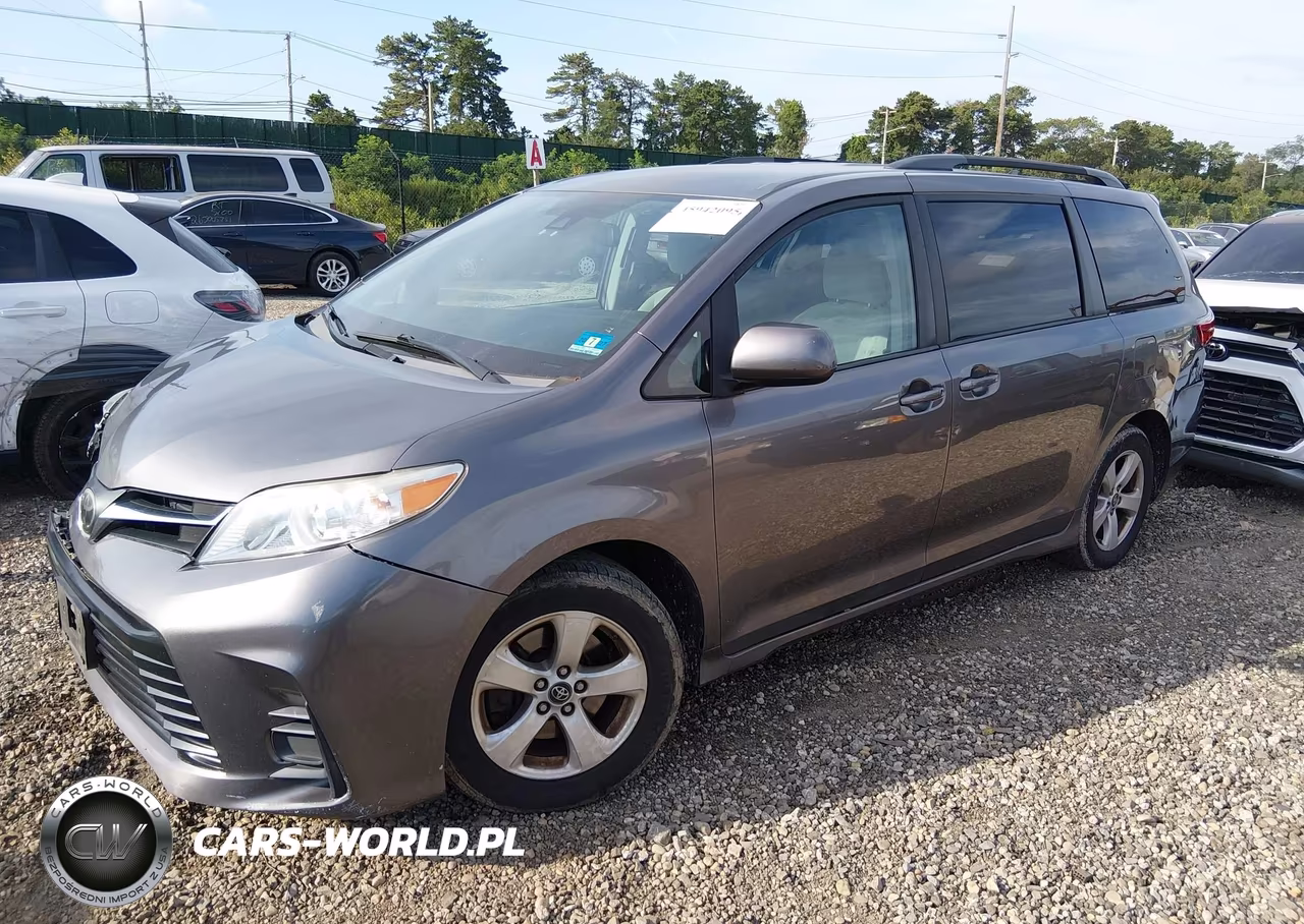2018 Toyota Sienna Le 8 Passenger VIN:5TDKZ3DC8JS905010 - 2