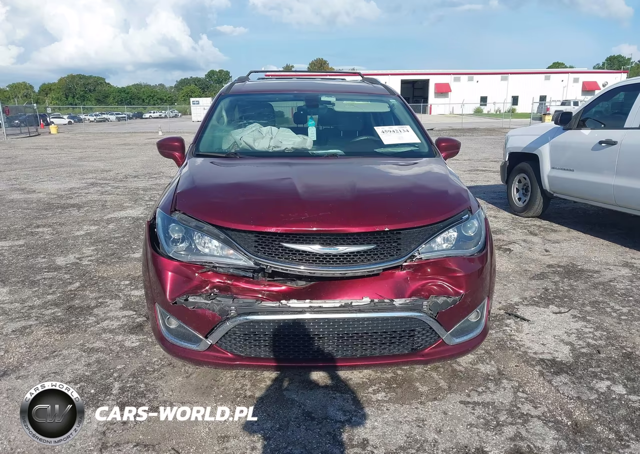 2017 Chrysler Pacifica Touring-L Plus VIN:2C4RC1EG9HR708632 - 12