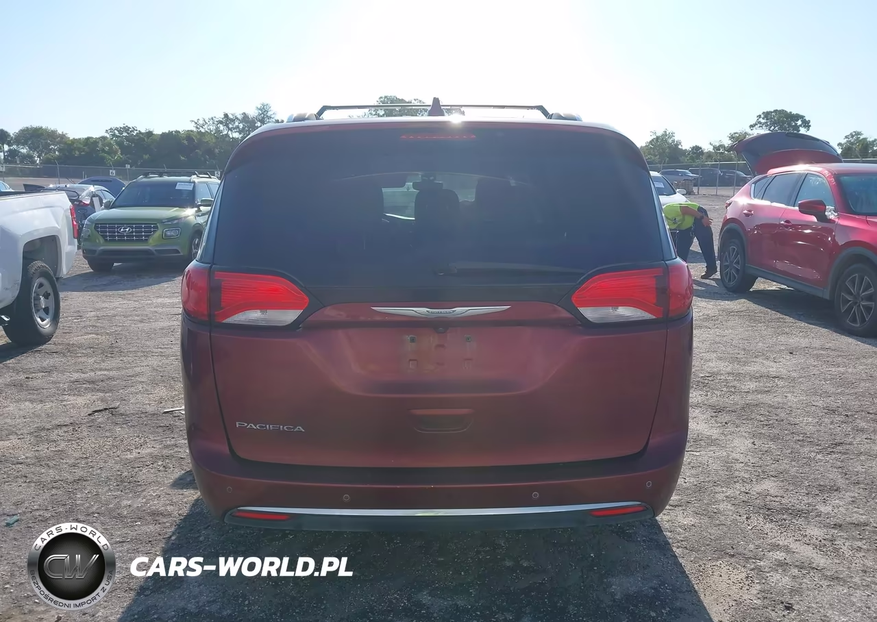 2017 Chrysler Pacifica Touring-L Plus VIN:2C4RC1EG9HR708632 - 16