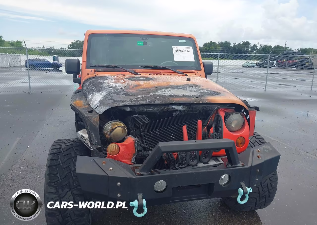 2013 Jeep Wrangler Unlimited Sahara VIN:1C4BJWEG5DL584334 - 14