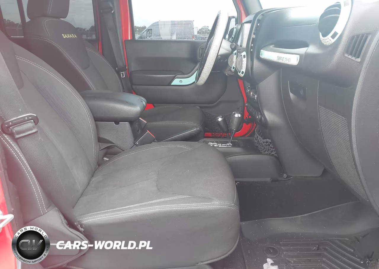 2013 Jeep Wrangler Unlimited Sahara VIN:1C4BJWEG5DL584334 - 5