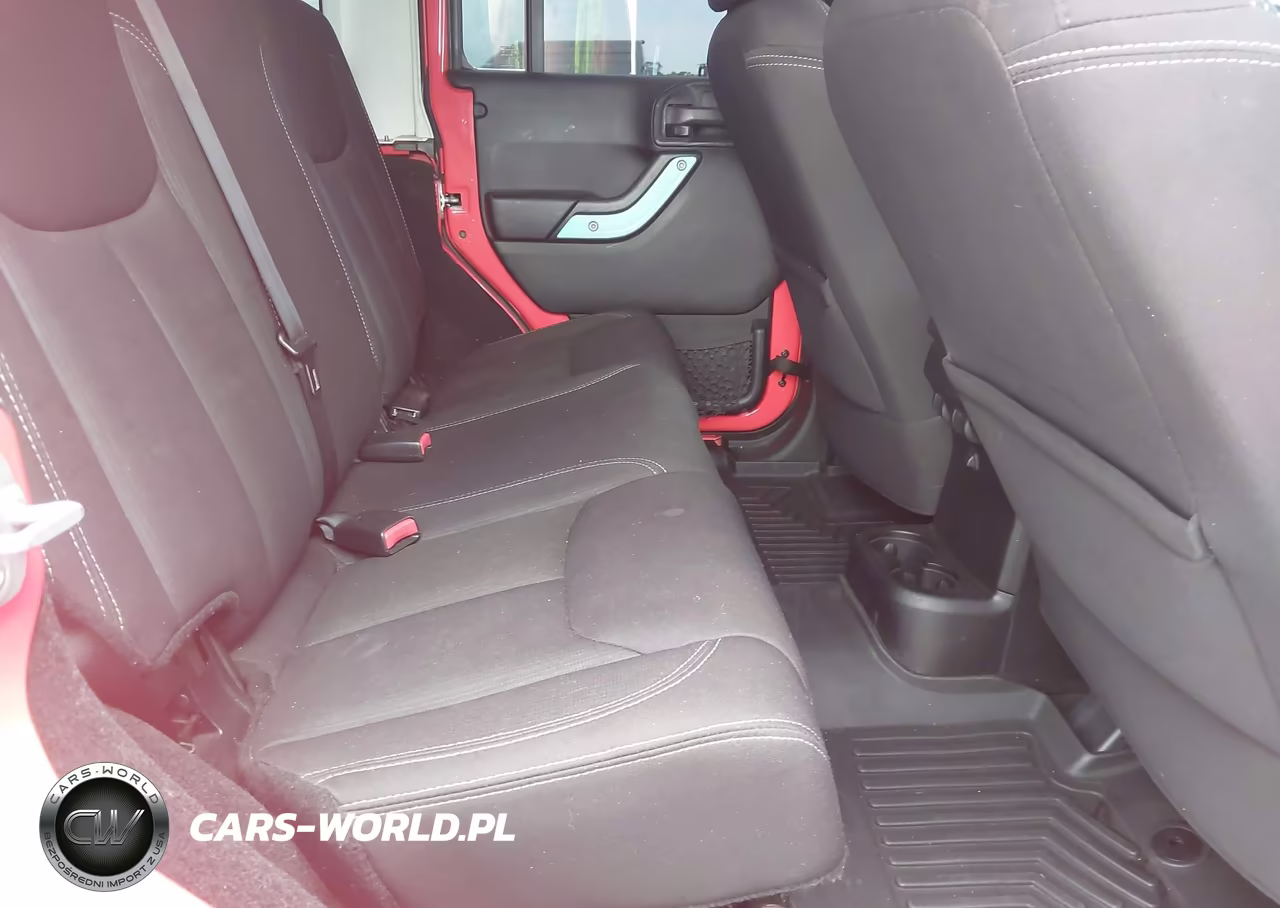 2013 Jeep Wrangler Unlimited Sahara VIN:1C4BJWEG5DL584334 - 8
