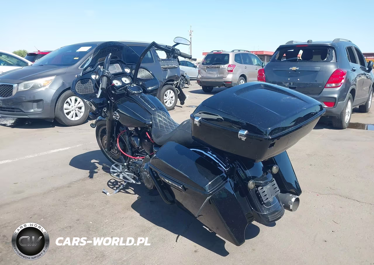 2016 Harley-Davidson Fltrx Road Glide VIN:1HD1KHM39GB645941 - 3