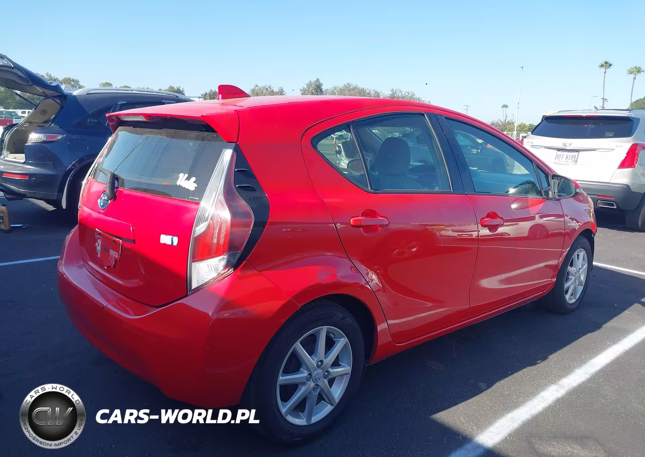 2015 Toyota Prius C Four VIN:JTDKDTB34F1087183 - 14