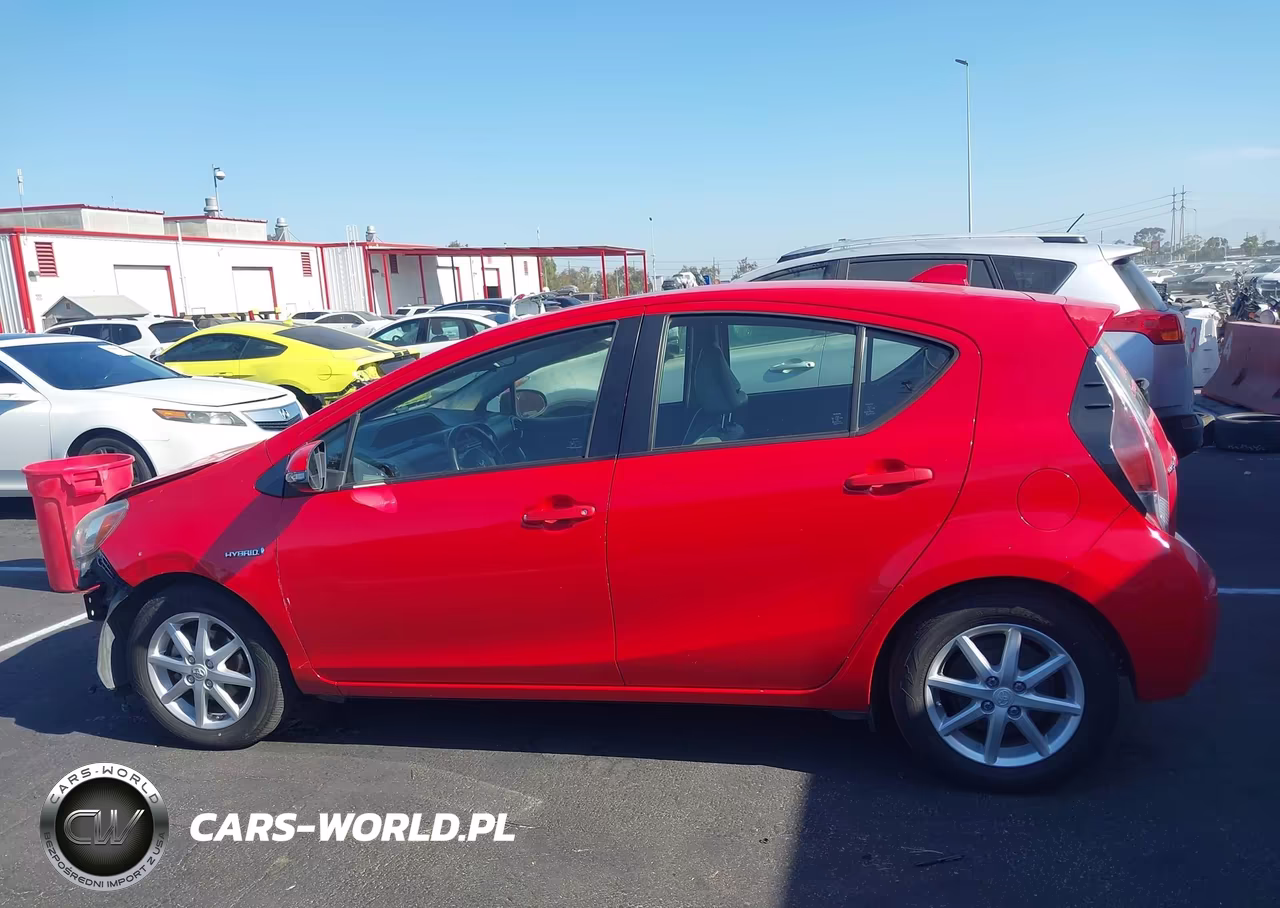 2015 Toyota Prius C Four VIN:JTDKDTB34F1087183 - 15