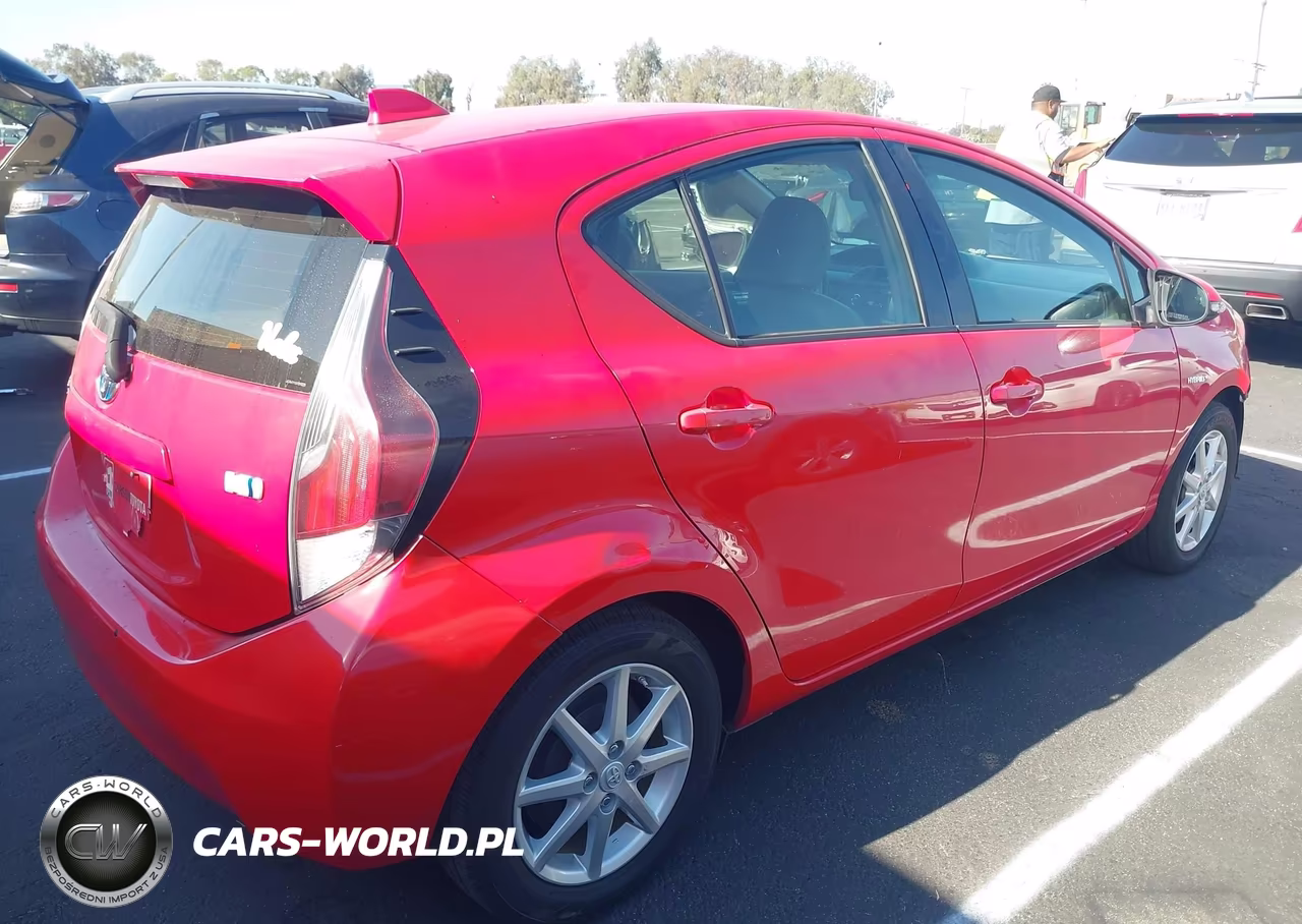 2015 Toyota Prius C Four VIN:JTDKDTB34F1087183 - 4