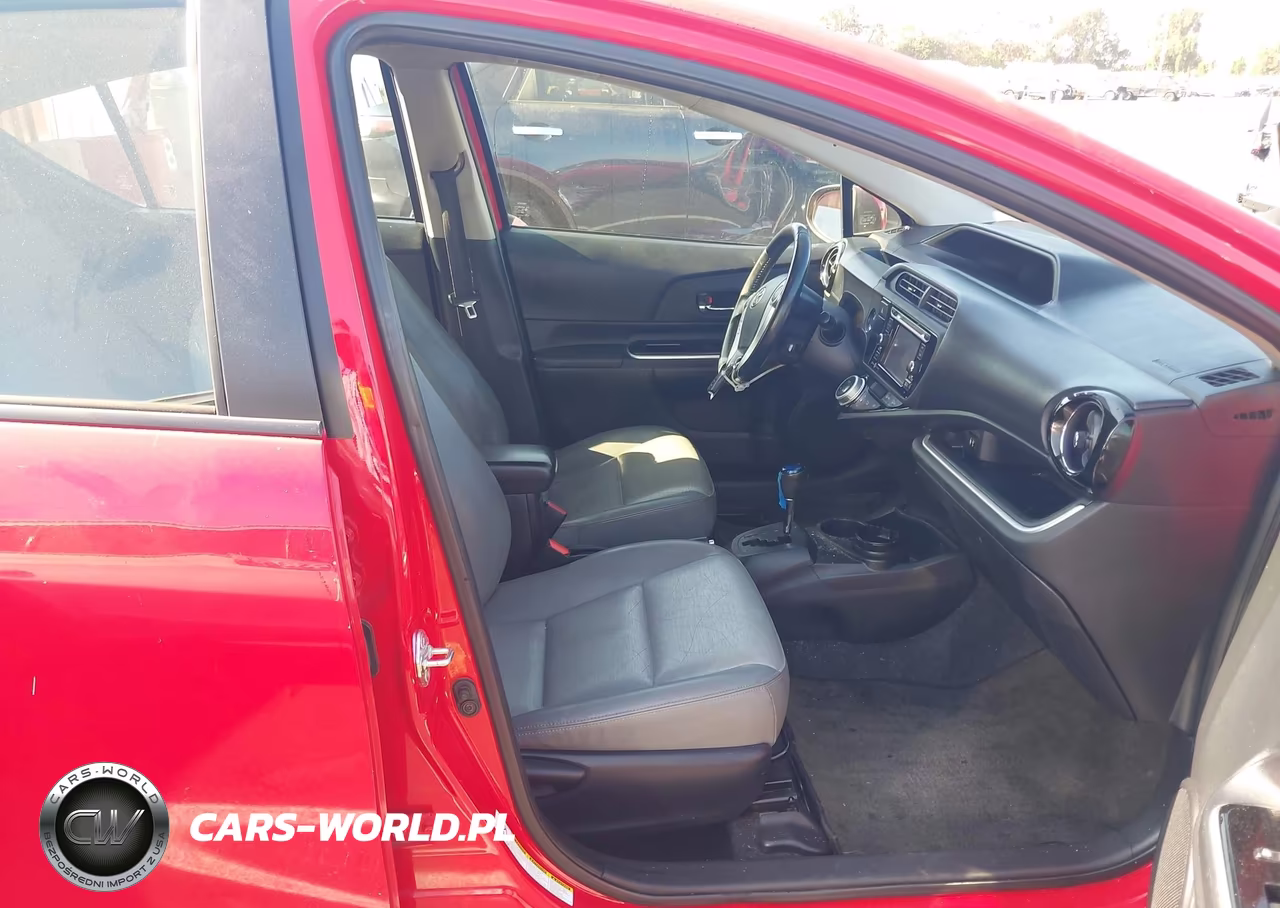2015 Toyota Prius C Four VIN:JTDKDTB34F1087183 - 5