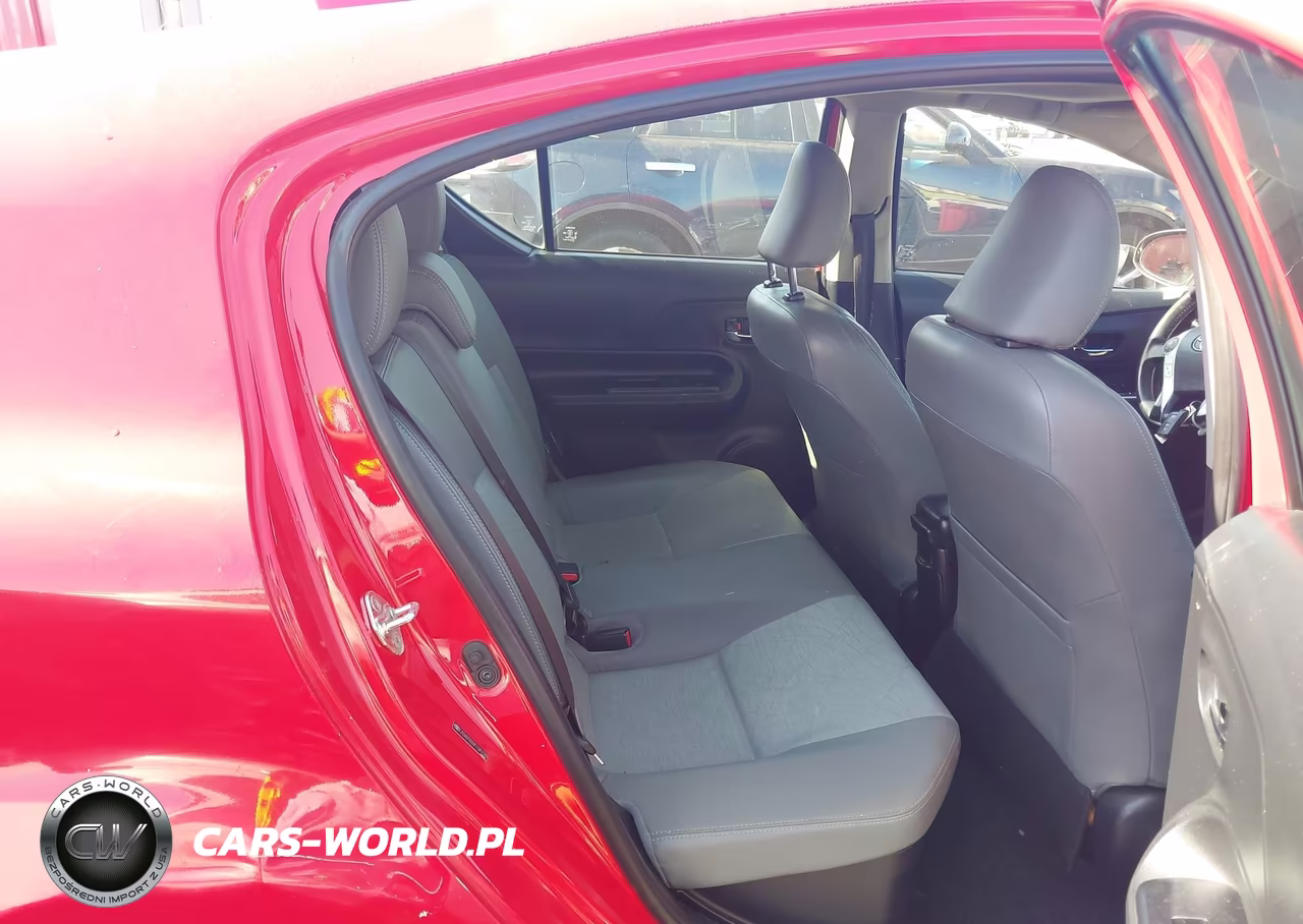 2015 Toyota Prius C Four VIN:JTDKDTB34F1087183 - 8
