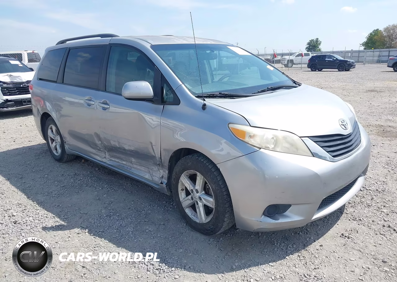 2011 Toyota Sienna Le V6 – zdjęcie 1 z 16