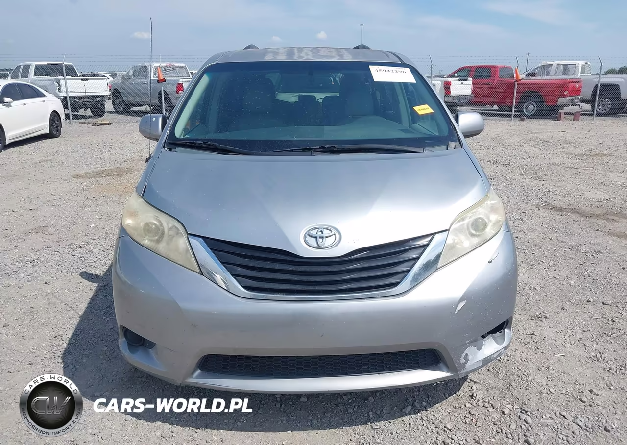 2011 Toyota Sienna Le V6 VIN:5TDKK3DCXBS078729 - 12