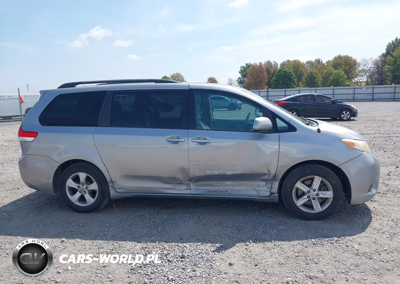 2011 Toyota Sienna Le V6 VIN:5TDKK3DCXBS078729 - 13