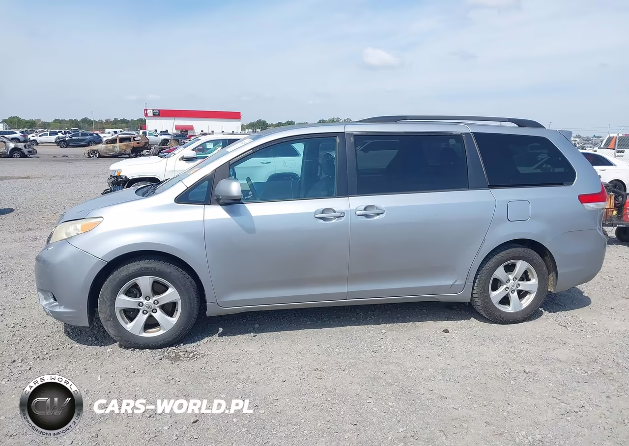 2011 Toyota Sienna Le V6 VIN:5TDKK3DCXBS078729 - 14