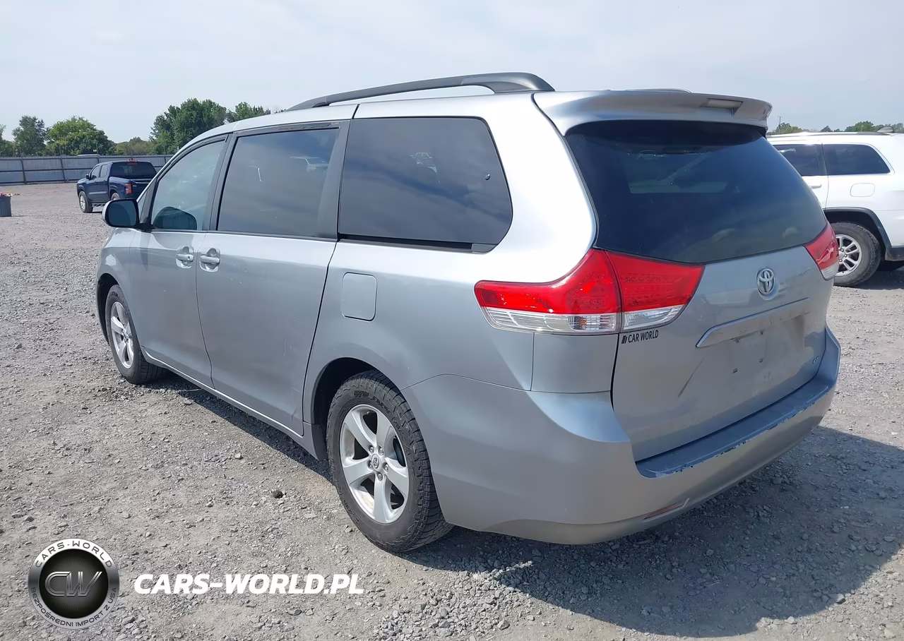 2011 Toyota Sienna Le V6 VIN:5TDKK3DCXBS078729 - 3