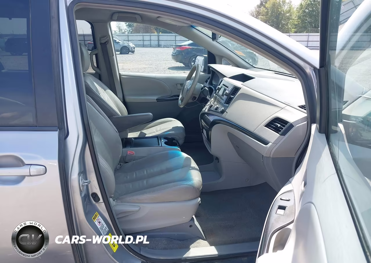 2011 Toyota Sienna Le V6 VIN:5TDKK3DCXBS078729 - 5