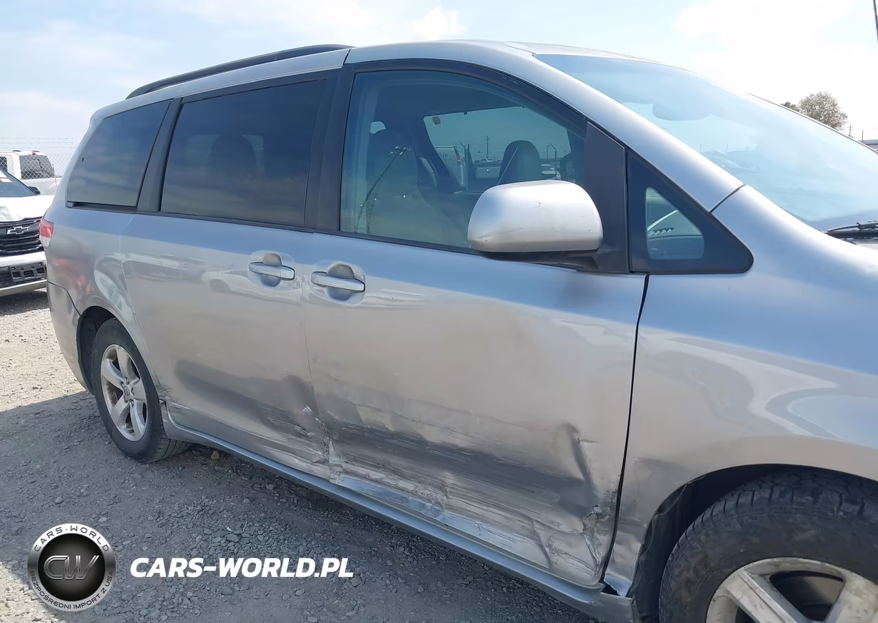 2011 Toyota Sienna Le V6 VIN:5TDKK3DCXBS078729 - 6