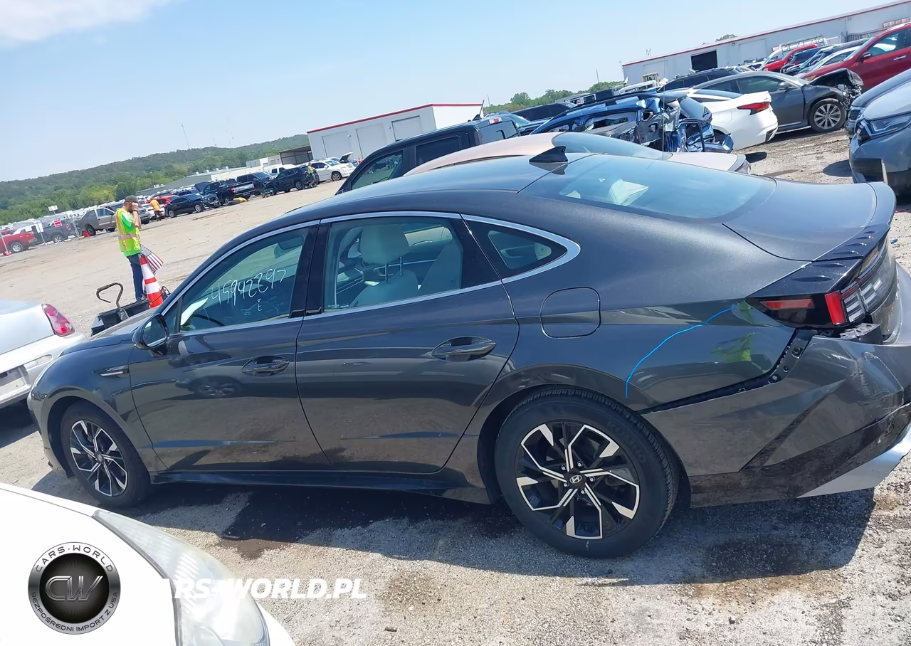 2025 Hyundai Sonata Sel VIN:KMHL64JA3SA462393 - 14