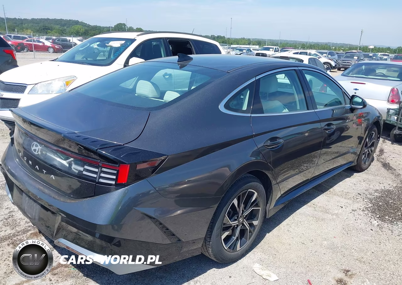 2025 Hyundai Sonata Sel VIN:KMHL64JA3SA462393 - 4