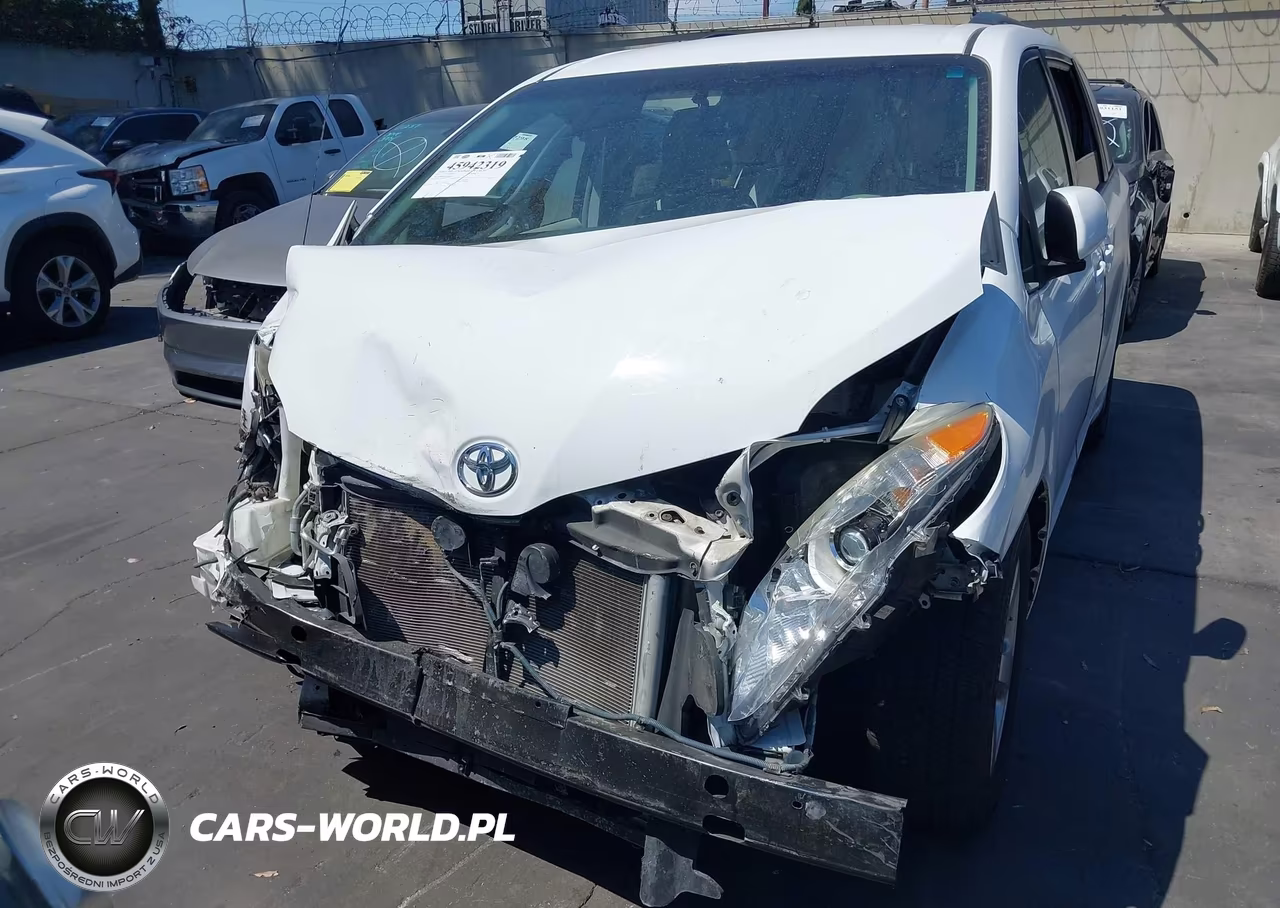 2014 Toyota Sienna Le V6 7 Passenger Auto Access Seat VIN:5TDKK3DC6ES454184 - 12