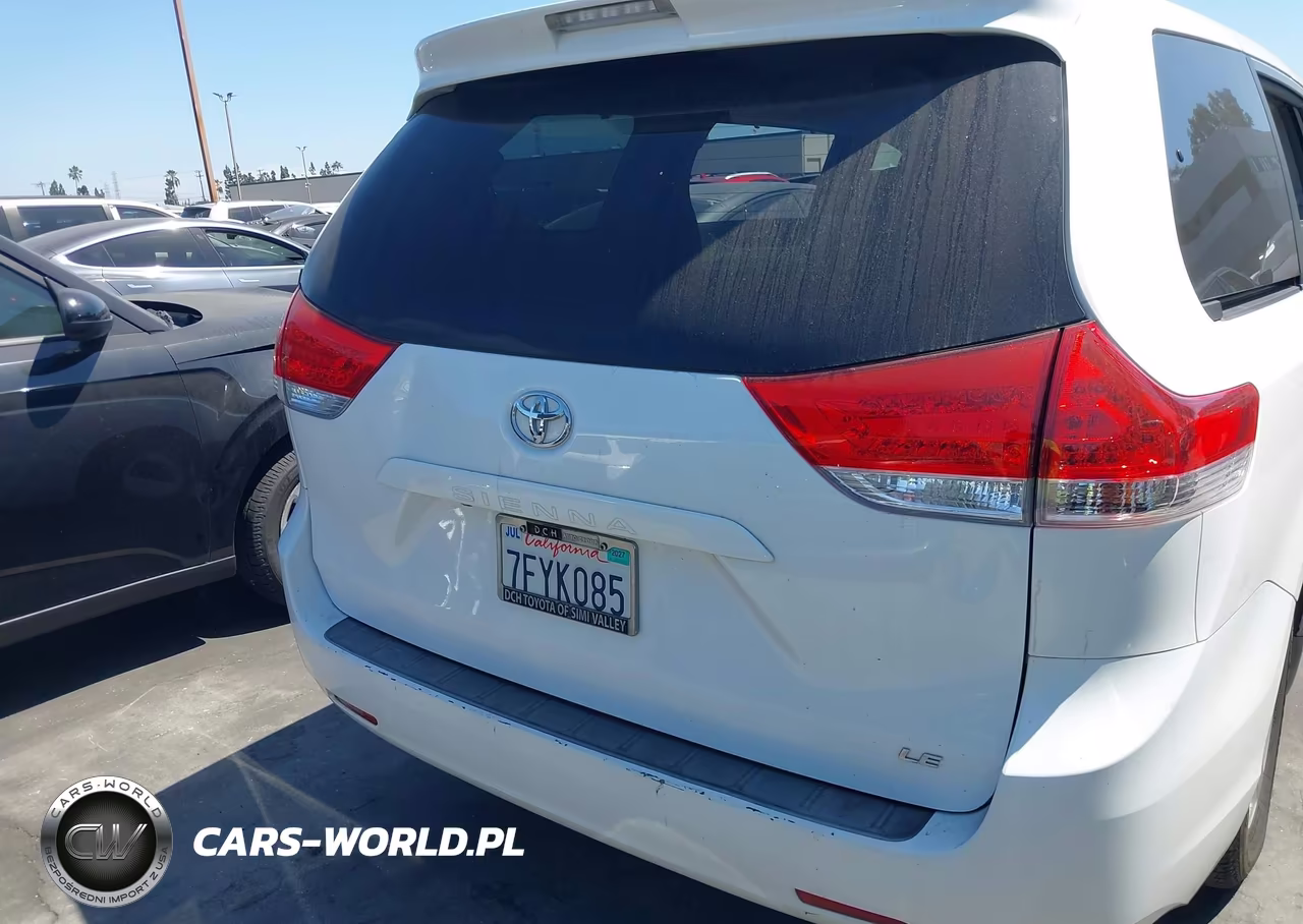 2014 Toyota Sienna Le V6 7 Passenger Auto Access Seat VIN:5TDKK3DC6ES454184 - 16