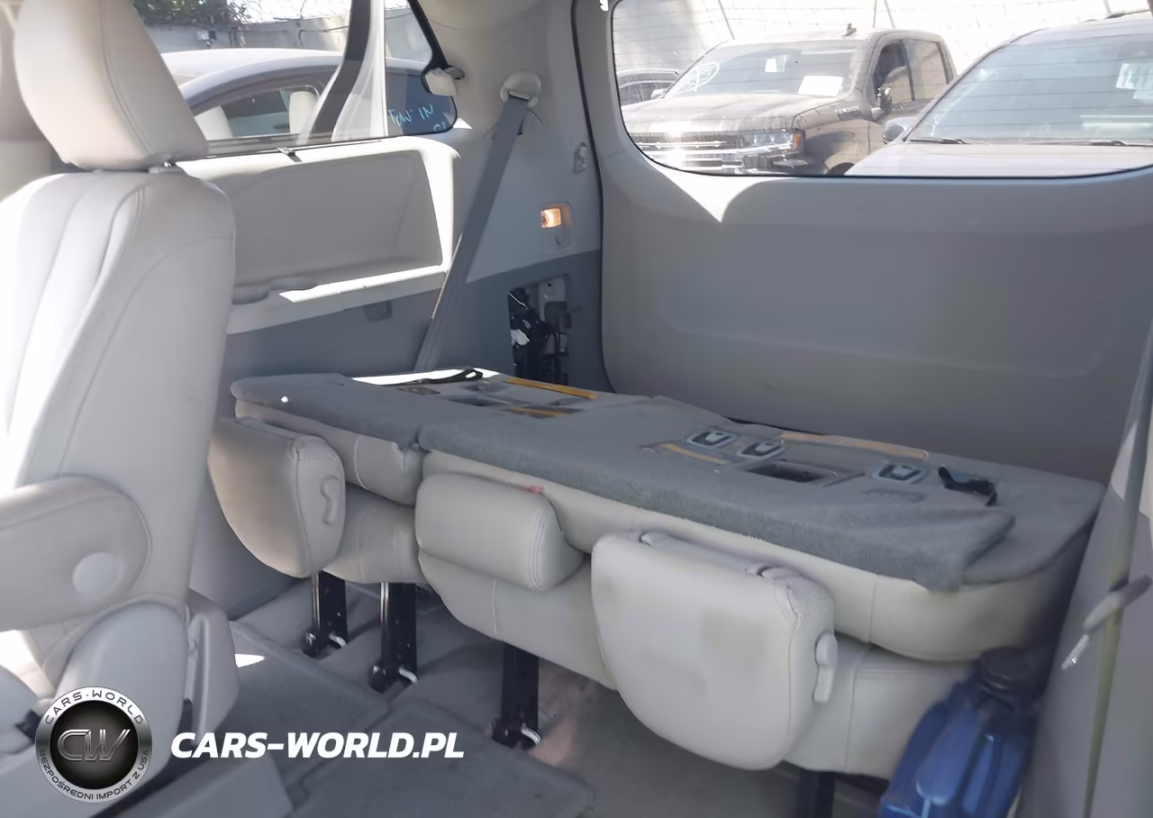 2014 Toyota Sienna Le V6 7 Passenger Auto Access Seat VIN:5TDKK3DC6ES454184 - 17