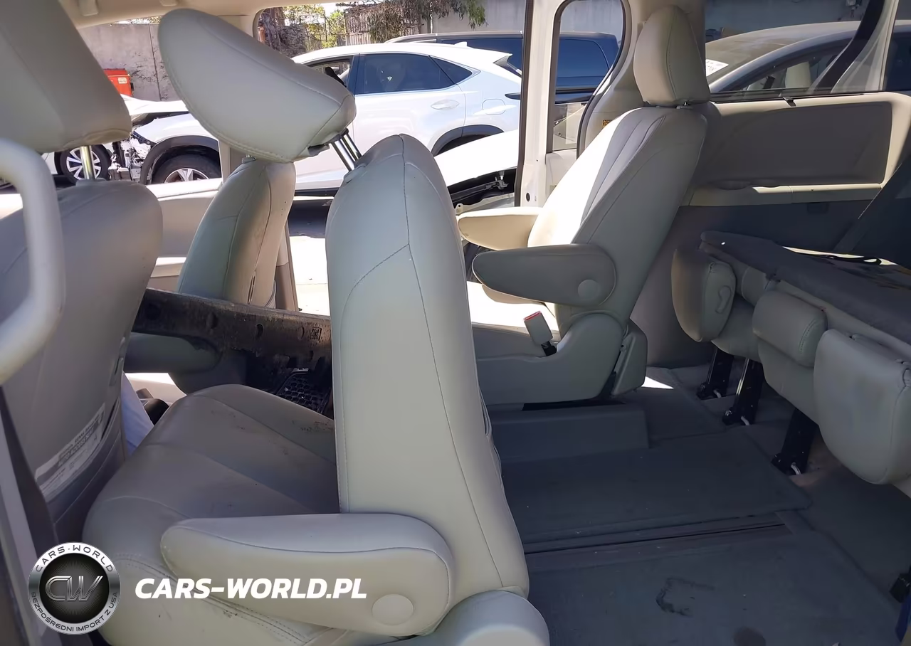 2014 Toyota Sienna Le V6 7 Passenger Auto Access Seat VIN:5TDKK3DC6ES454184 - 8