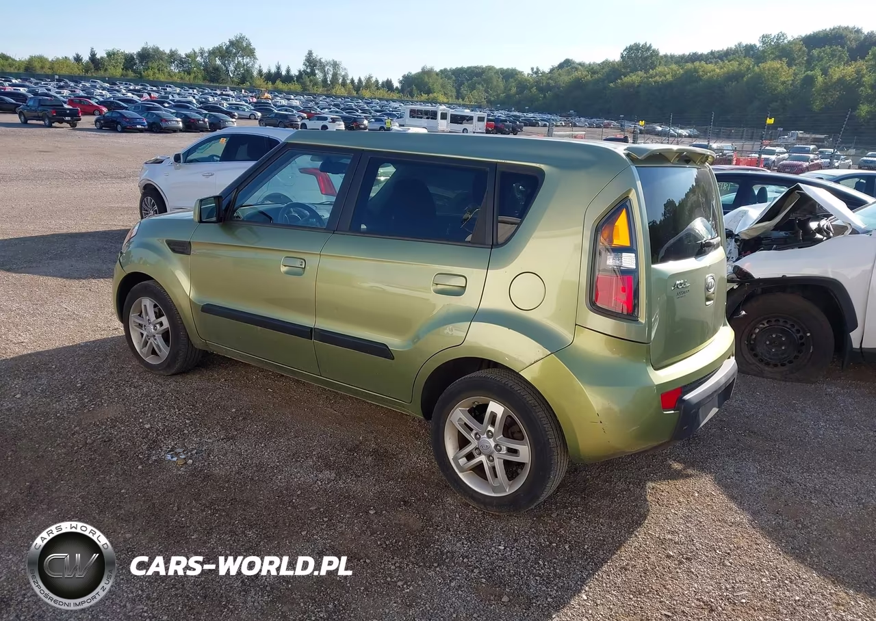 2010 Kia Soul + VIN:KNDJT2A21A7118705 - 3
