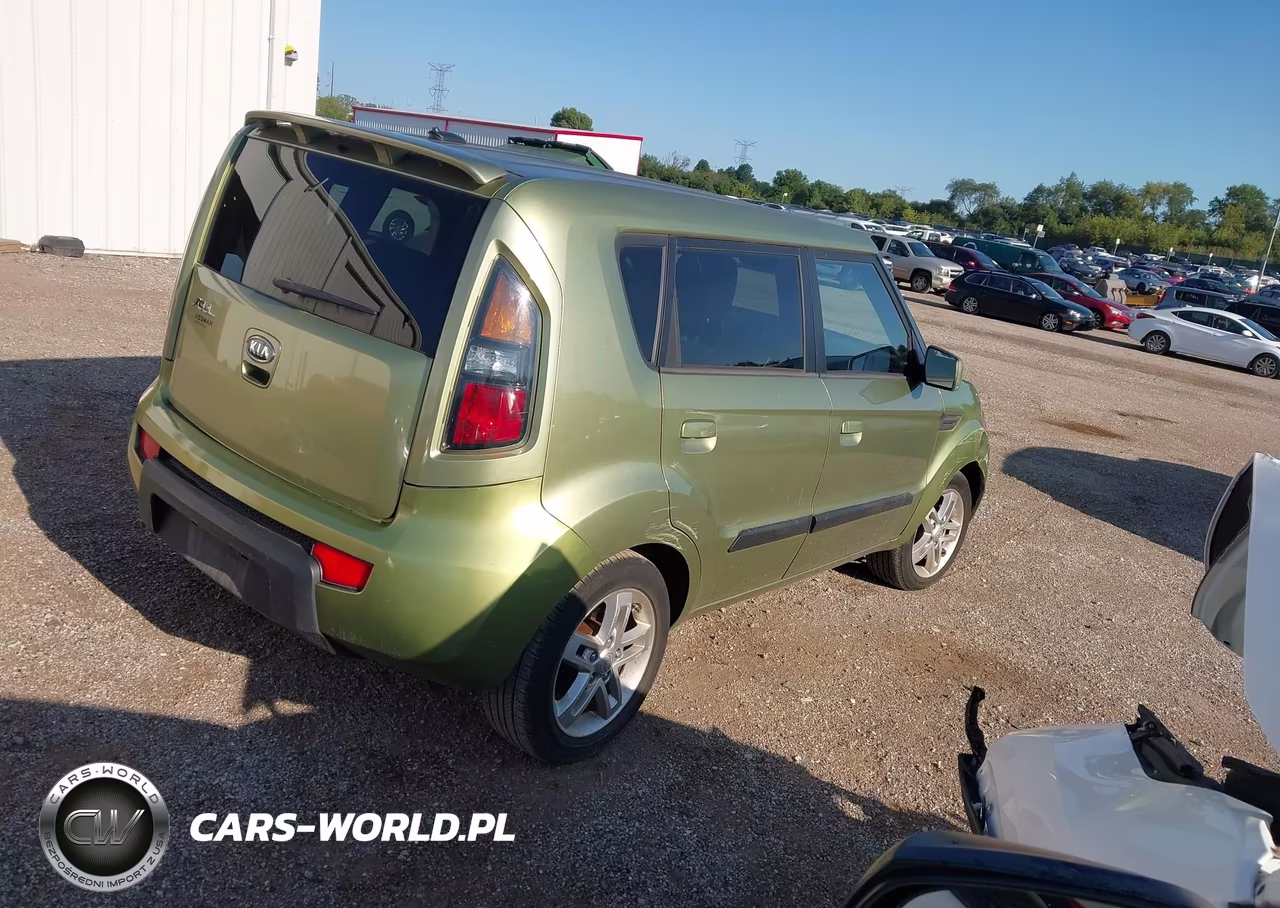 2010 Kia Soul + VIN:KNDJT2A21A7118705 - 4