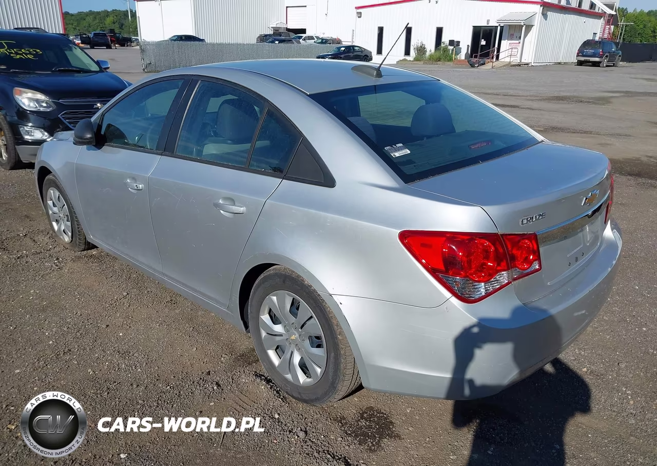 2015 Chevrolet Cruze Ls Auto VIN:1G1PA5SH0F7134558 - 3