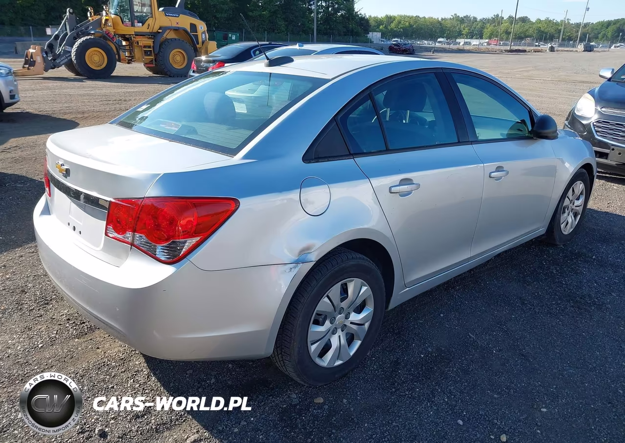 2015 Chevrolet Cruze Ls Auto VIN:1G1PA5SH0F7134558 - 4